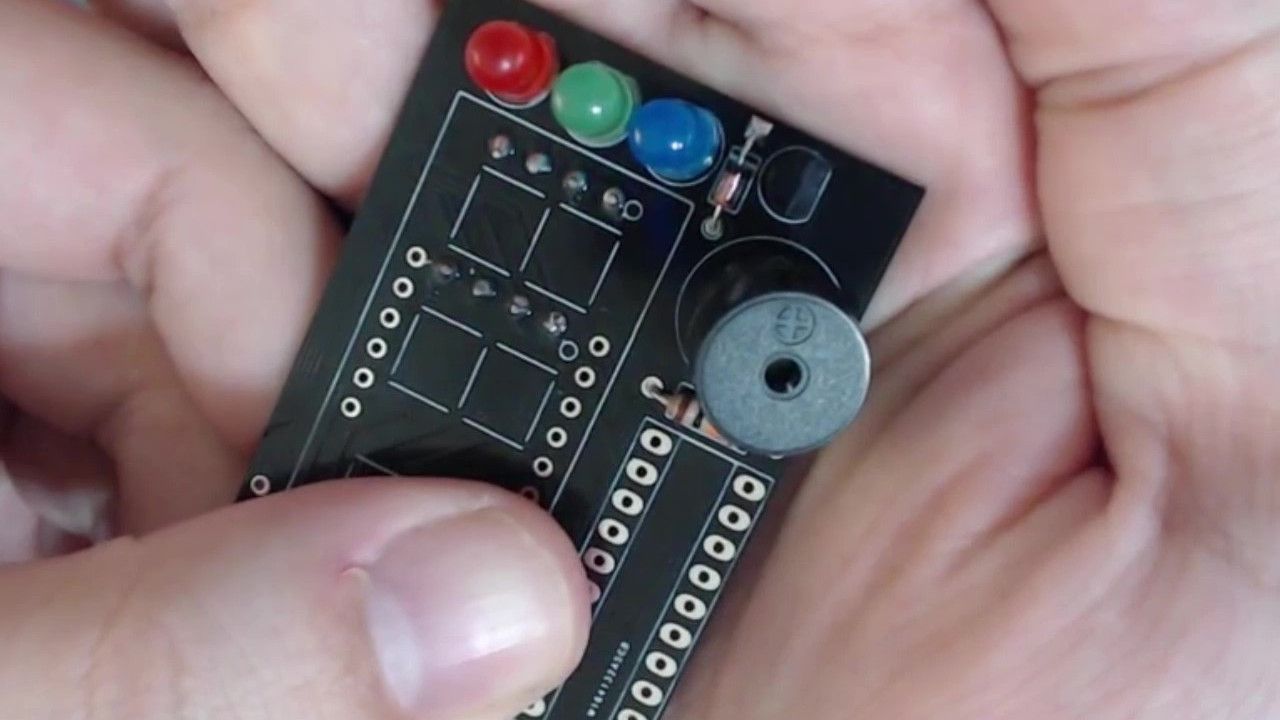 Buzzer placed into the PCB correctly.
