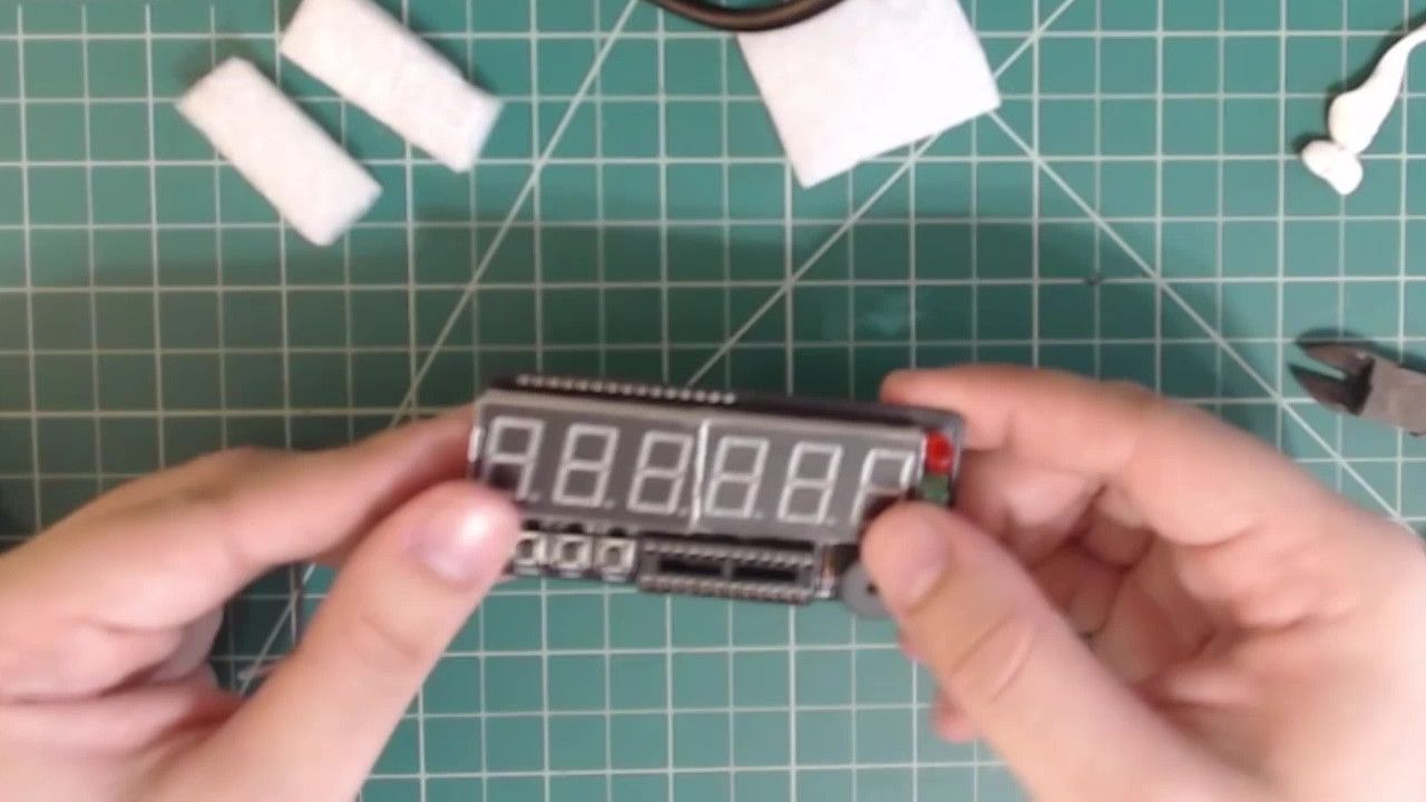7-segment displays inserted into the PCB.