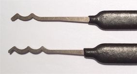 Two lock picks with black handles: the upper one ends in a wavy tip with two bumps, the lower in a tip with three bumps.